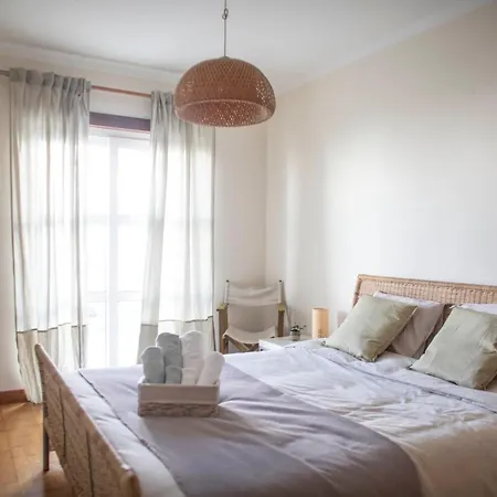 Middle Of The Bay 2 Bedroom Ferrel (Leiria)